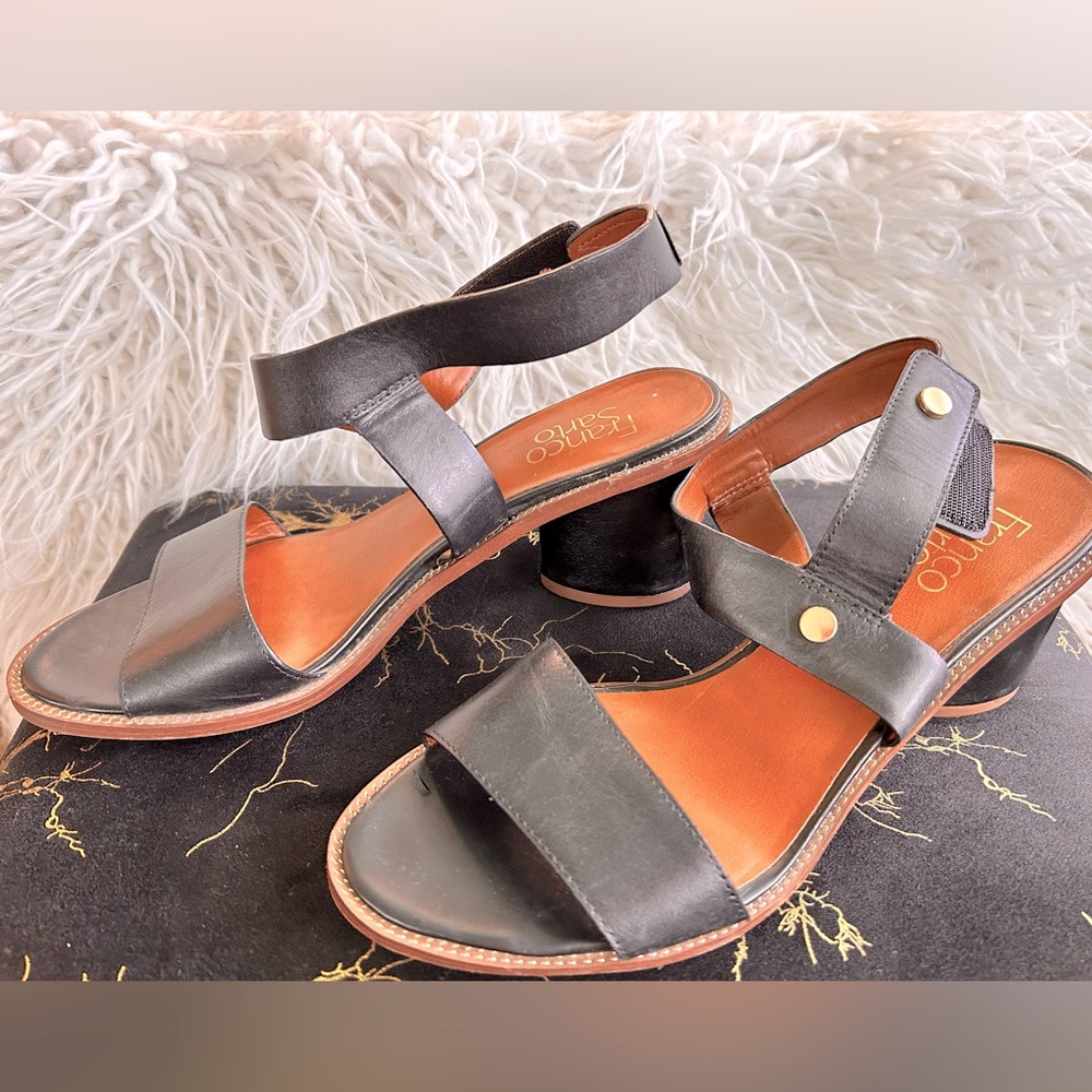 Small heel sandals